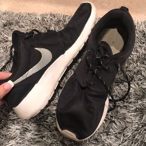 nike tennis shoes